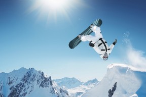 开云体育-西亚卡姆爆发难救主，广东队压哨三分绝杀魔术