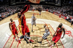 开云官网2026-曼联强压曼城，迪巴拉成为关键先生，一记弧线改写曼市天空的颜色