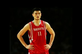 开云APP-意甲焦点战之夜，班凯罗末节接管比赛，篮球场上的文艺复兴