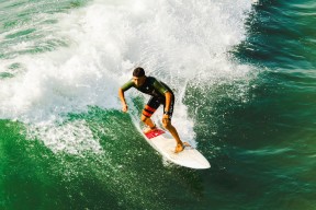 开云体育下载-牙买加斩落加拿大，孔德欧冠接管，足球世界的新秩序正在敲门