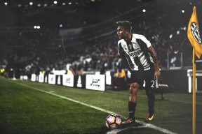 开云体育app-当红牛狂奔遭遇枪手优雅，C罗关键战不手软的精神遗产