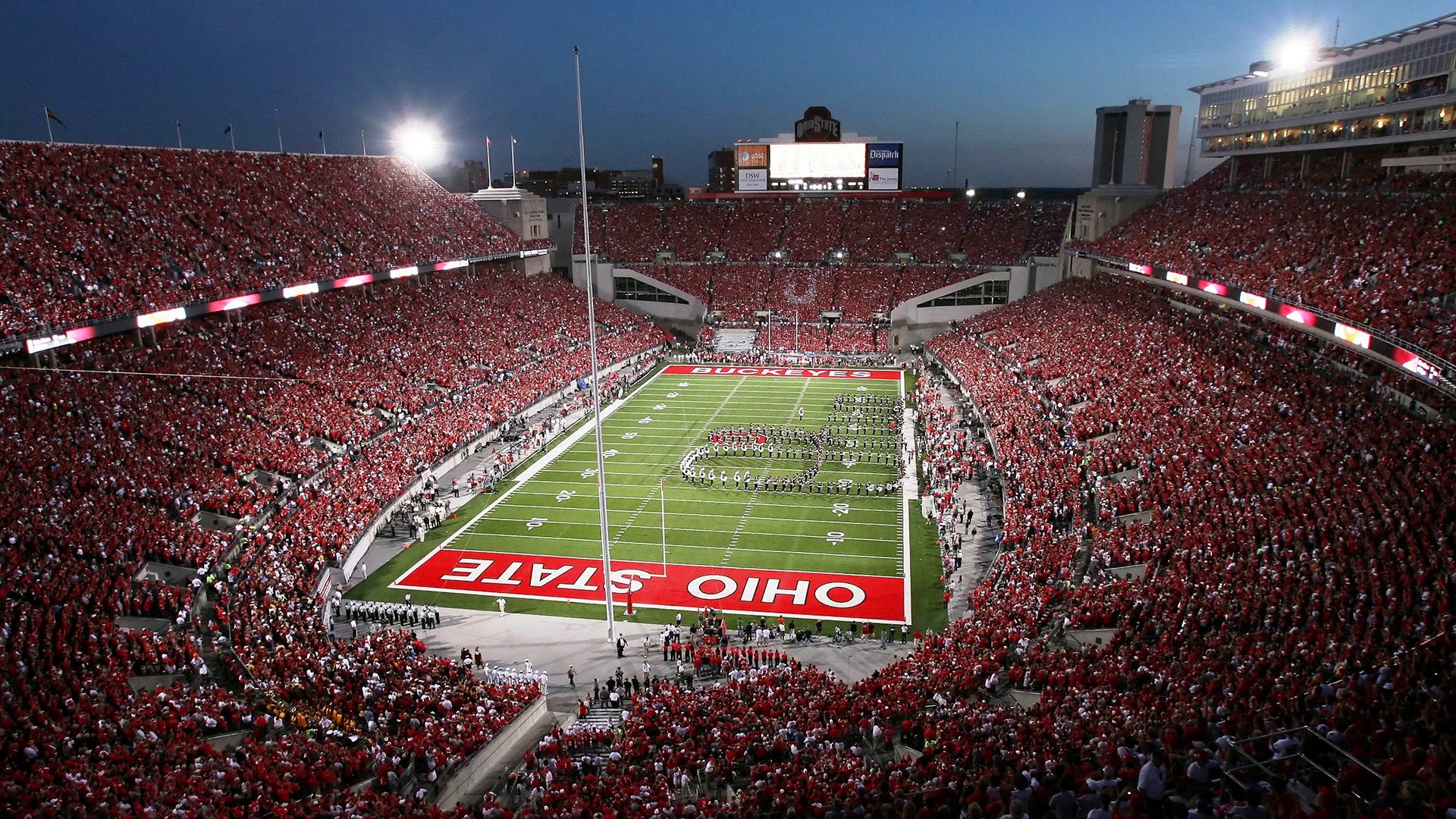 F1年度争冠焦点战，篮网粉碎独行侠，赛道与球场的双线狂飙