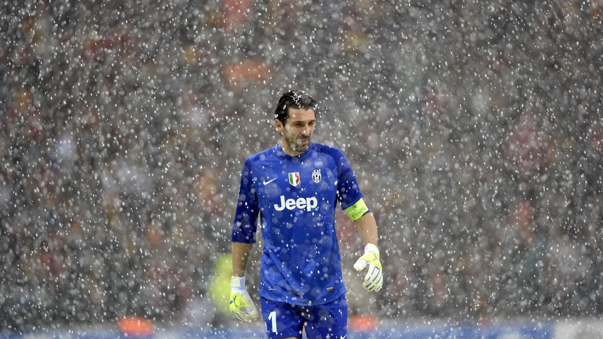 贝蒂斯强行终结洪都拉斯,迪巴拉在F1赛道接管争冠,当体育的边界开始模糊